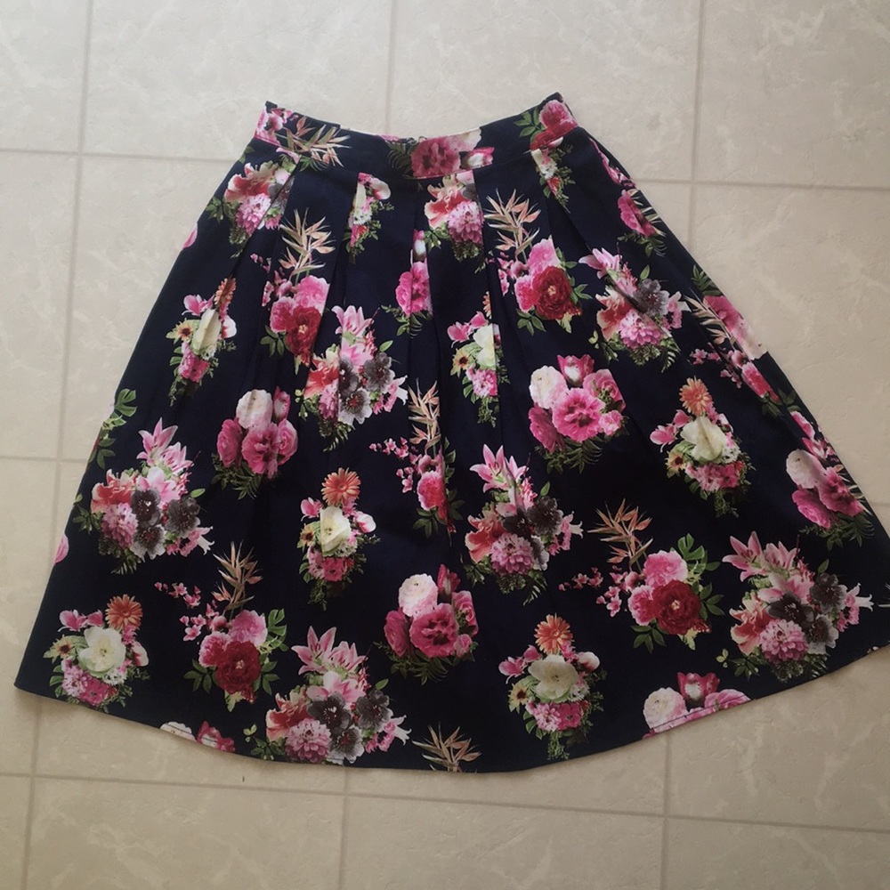She & Sky Floral Pleated Skirt Women’s S